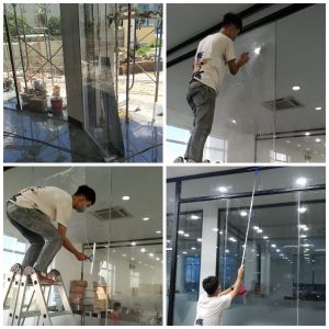Vệ sinh kính tầm cao