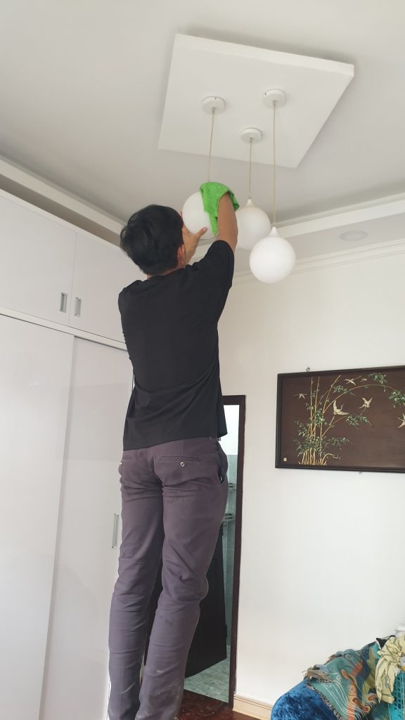 Vệ sinh bóng đèn 
