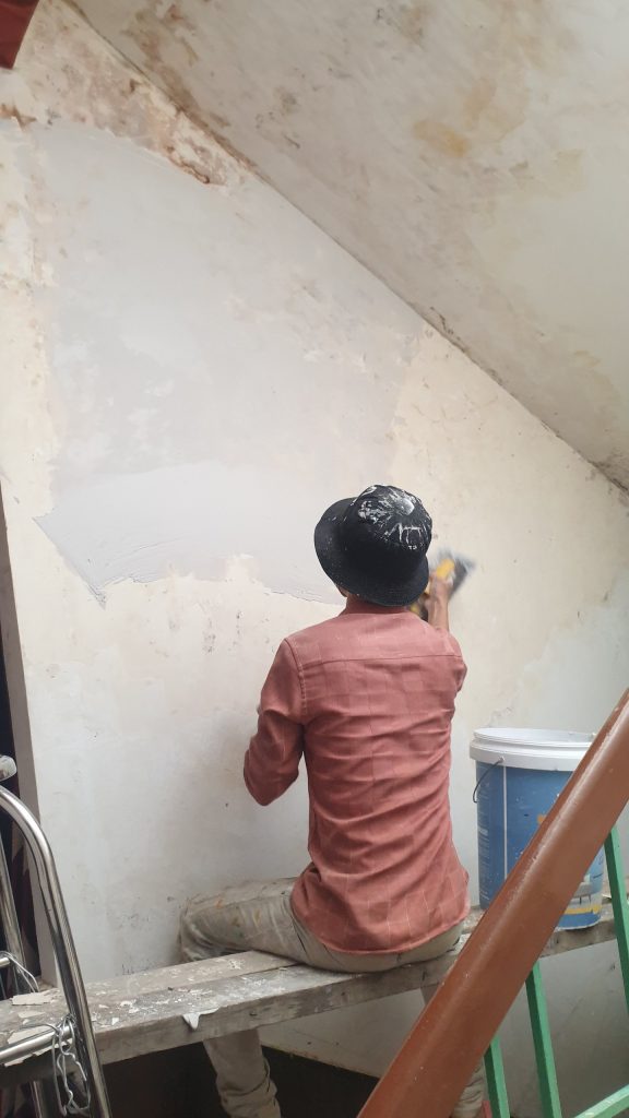 Giải đáp những thắc mắc thường gặp về giá sơn trong nhà